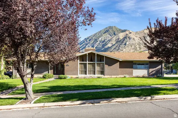881 E Hillcrest Dr, Springville, UT 84663