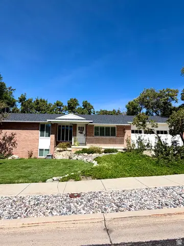 1087 E Oxford Dr, Kaysville, UT 84037 - #2