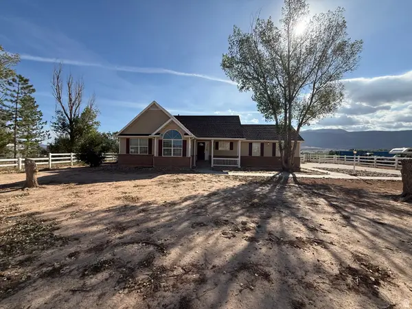 4212 N Quarterhorse Dr, Enoch, UT 84721