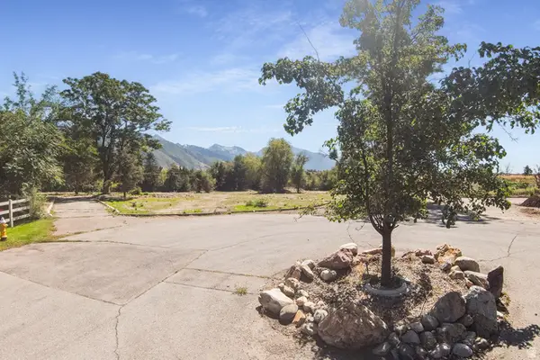 6369 S Cobblerock Ln E, Holladay, UT 84121