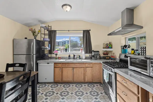 8808 S Oxford Cir, Sandy, UT 84070