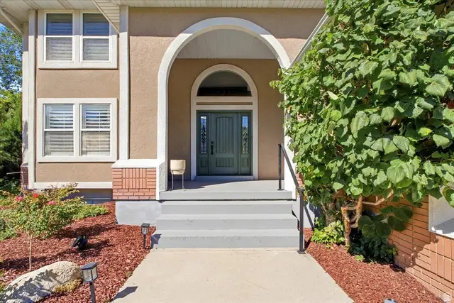 7262 S Towncrest Dr, Cottonwood Heights, UT 84121 - #3