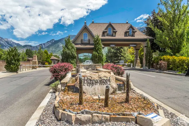 8 S Mountain Wood Ln, Sandy, UT 84092 - #2