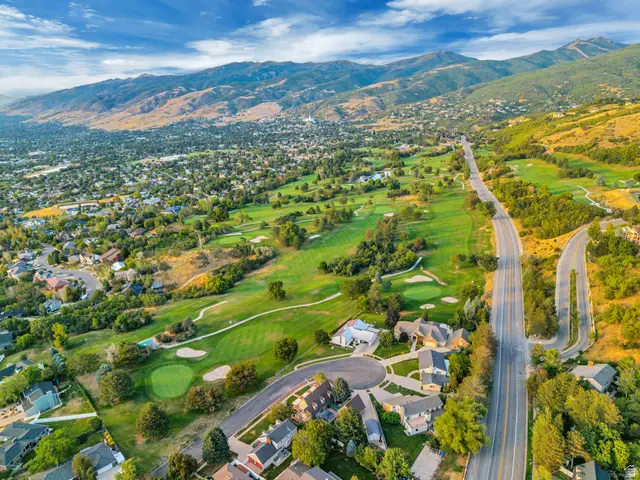 3860 S Highland Ct E, Bountiful, UT 84010 - #3