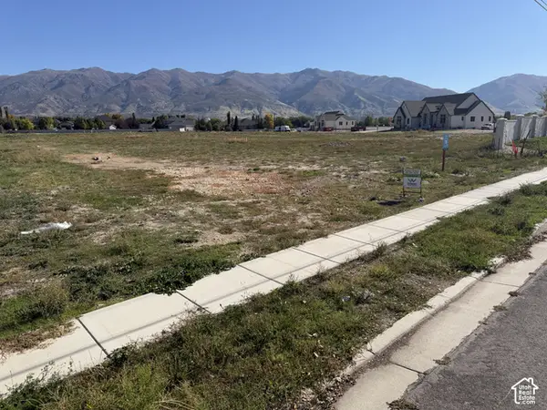 353 S Angel St #15, Kaysville, UT 84037