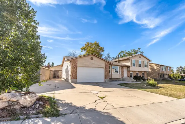 3816 S Pheasant Glen Dr W, West Valley City, UT 84120 - #3