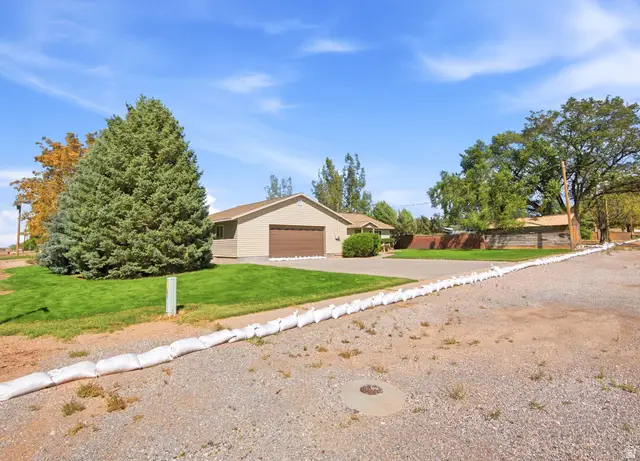 90 Center St, Meadow, UT 84644 - #3