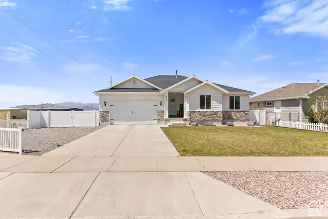 886 S Cambridge Cir E, Tooele, UT 84074 - #1
