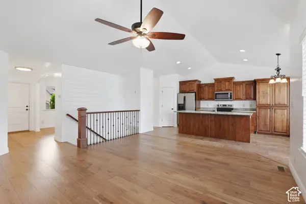 46 E Whitaker Cir, Kaysville, UT 84037