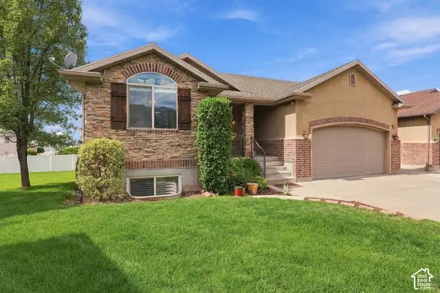 46 E Whitaker Cir, Kaysville, UT 84037 - #3