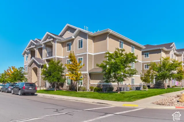 97 S 300 W, Santaquin, UT 84655 - #1