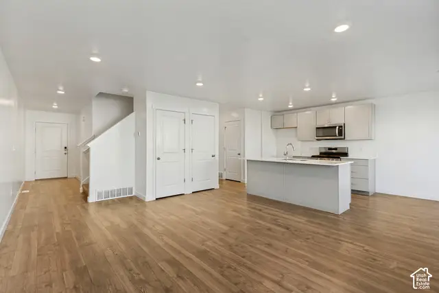 946 W Foxrun Ave, Santaquin, UT 84655 - #3
