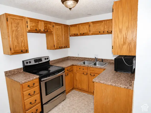 3077 W Lehman Ave, West Valley City, UT 84119 - #2