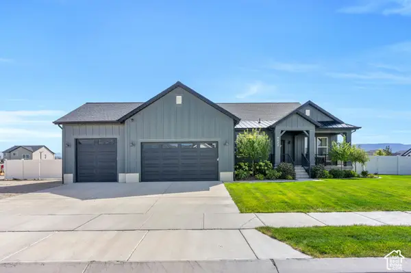 4822 N Canaan Peak Dr, Eagle Mountain, UT 84005