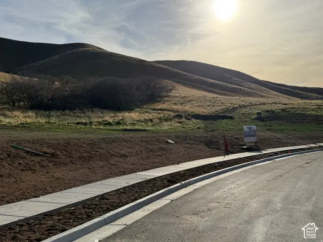 613 S Oakridge Dr E, Tooele, UT 84074 - #3