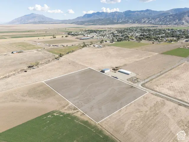 698 W Crooked Ln, Levan, UT 84639 - #1