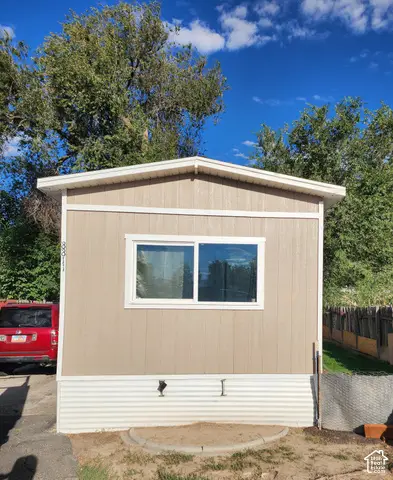 8811 S Cambridge Cir W, Sandy, UT 84070