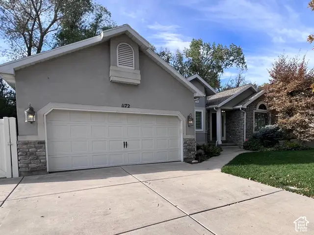 1172 E Castlecreek Dr, Murray, UT 84117 - #2