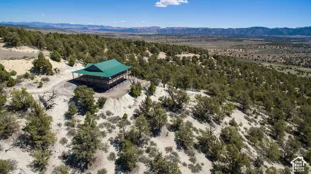 1735 W Pinyon Hills Rd, Hatch, UT 84735 - #1