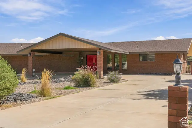 1125 W Goldenrod Cir, Saint George, UT 84790 - #1