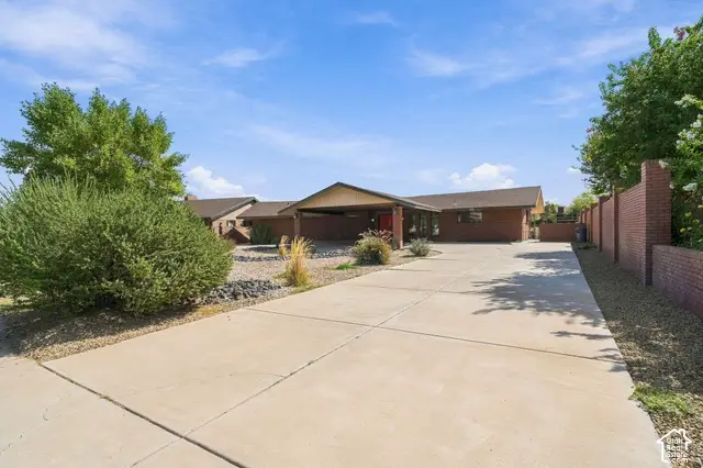 1125 W Goldenrod Cir, Saint George, UT 84790 - #2