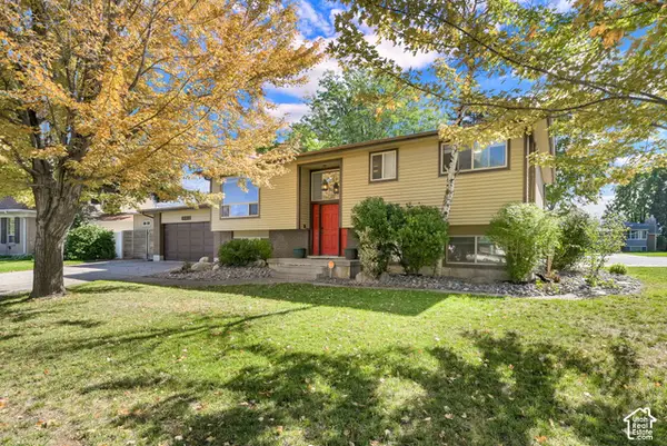 6225 S Lorreen Dr, Murray, UT 84121