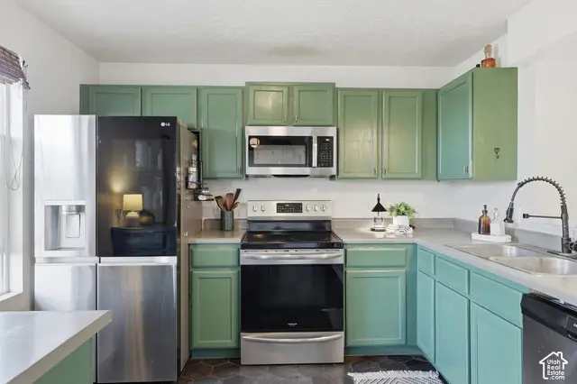 5684 W Braemar Ct, West Valley City, UT 84128 - #3