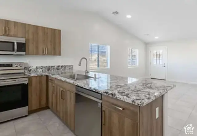 427 N Meadow Ln, Tropic, UT 84776 - #3