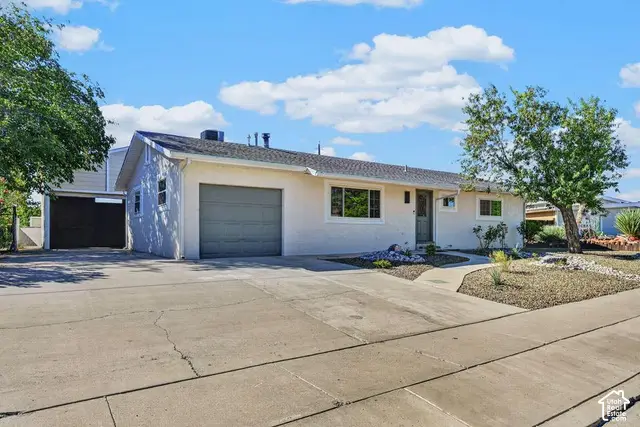 351 N Saguaro Dr, Washington, UT 84780 - #2