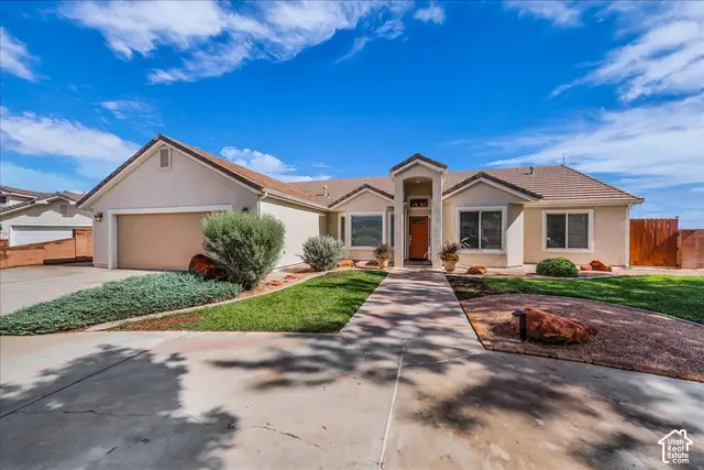 1025 S 375 Cir E, Ivins, UT 84738 - #2