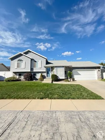 5668 S Esprit Dr W, Salt Lake City, UT 84118