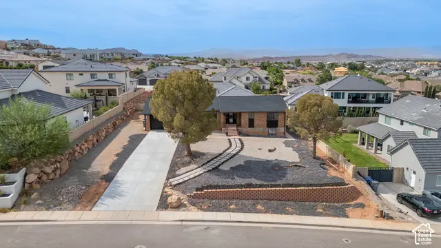 1002 E Crooked Creek Dr E, Washington, UT 84780 - #1