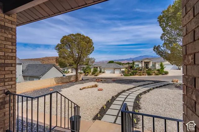 1002 E Crooked Creek Dr E, Washington, UT 84780 - #2