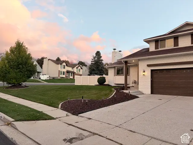 1914 E Gyrfalcon Dr, Sandy, UT 84092 - #2