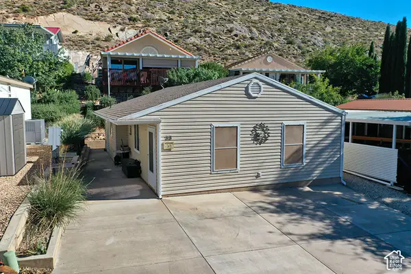 33 Redbluff Dr, Hurricane, UT 84737