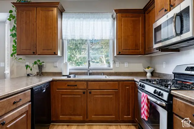947 N Hillingdon Ct W, North Salt Lake, UT 84054 - #3