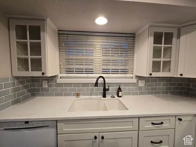 8264 S Williamsburg Park E, Sandy, UT 84070 - #3