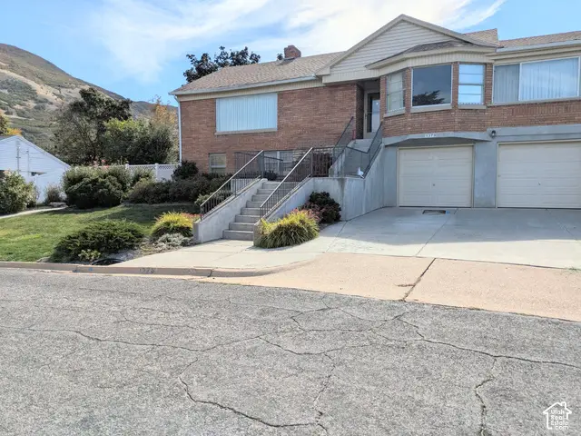 1379 E Kingston Dr, Ogden, UT 84403 - #3