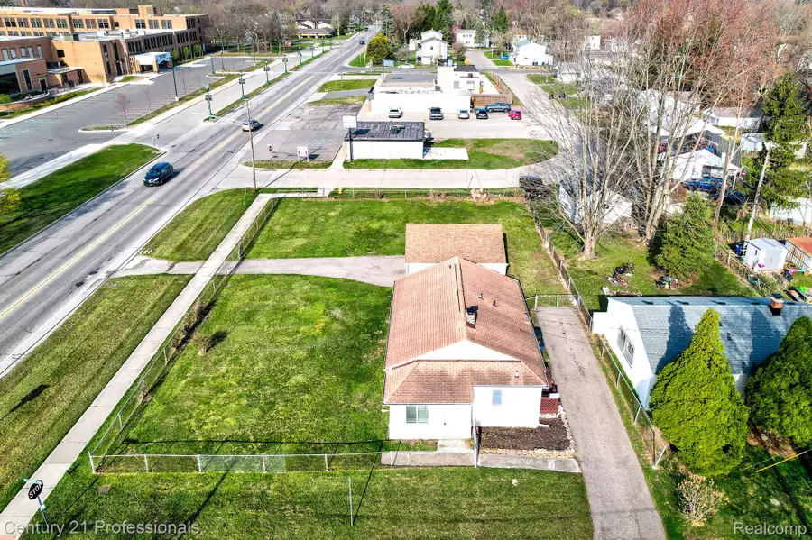 34038 Caseville Court, Westland, MI 48186 - Image #2