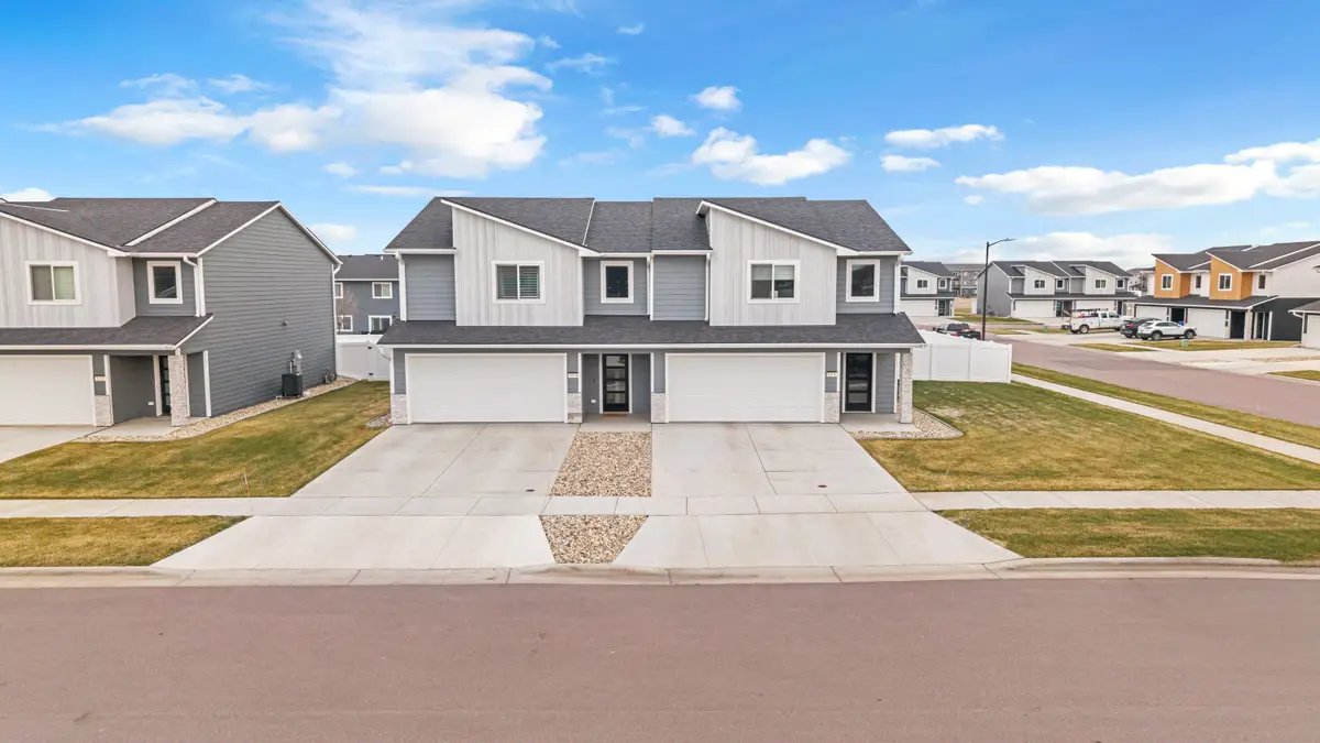 518 Oxford Ave, Harrisburg, SD 57032 - #1