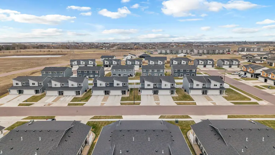 518 Oxford Ave, Harrisburg, SD 57032 - #2