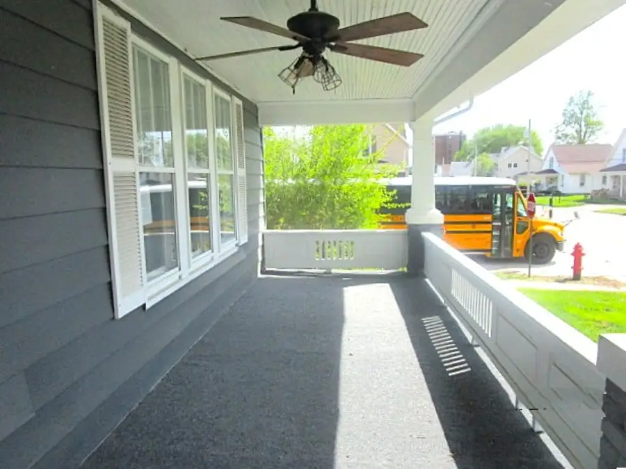 609 N 1st Avenue, Canton, IL 61520 - #2
