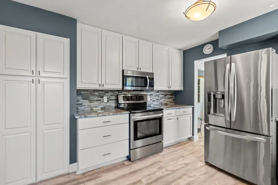 2401 W Manchester Ave, Milwaukee, WI 53221 - #3