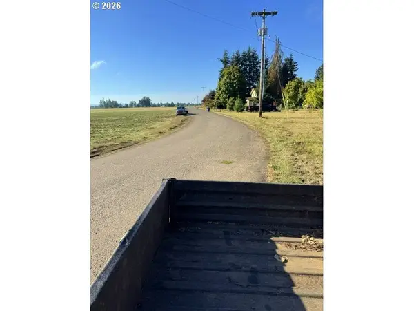 31601 S Yoder Rd, Hubbard, OR 97032