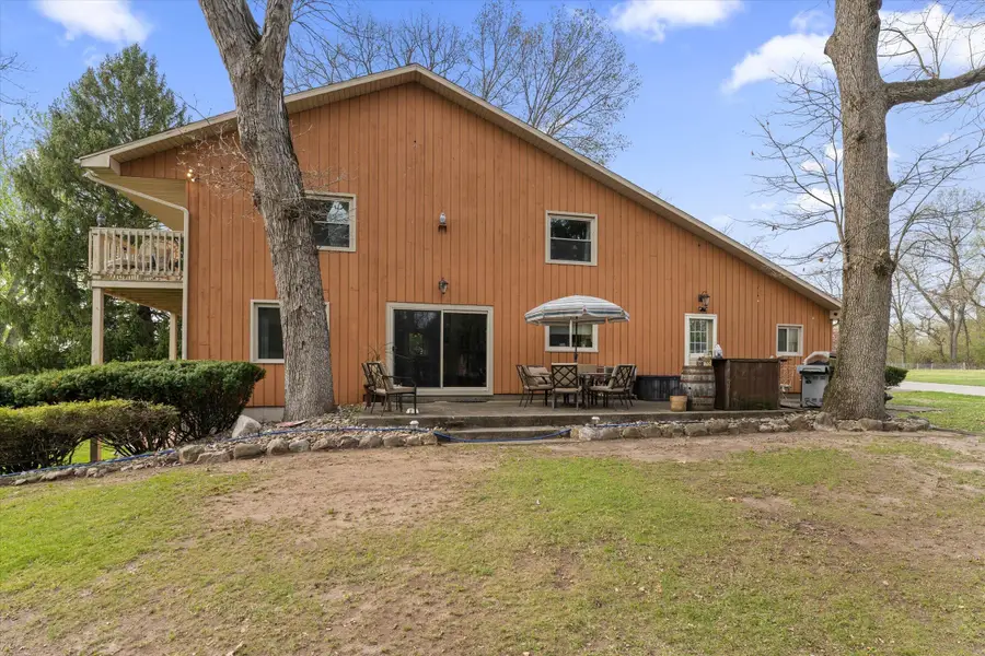 70328 Lakeview Drive, Edwardsburg, MI 49112 - #2