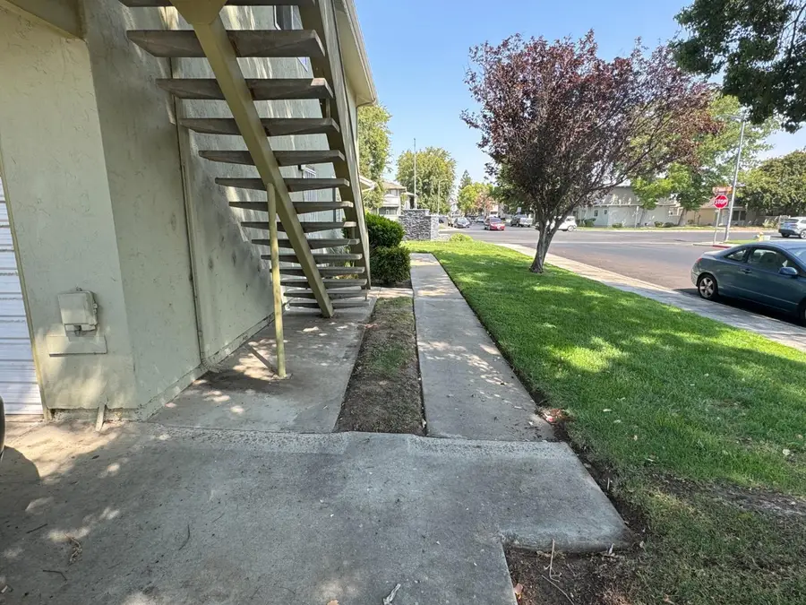 2216 Peach Avenue #4, Clovis, CA 93612 - Image #3
