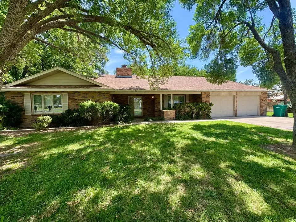 2010 Patricia Drive, Carlsbad, NM 88220 - #1