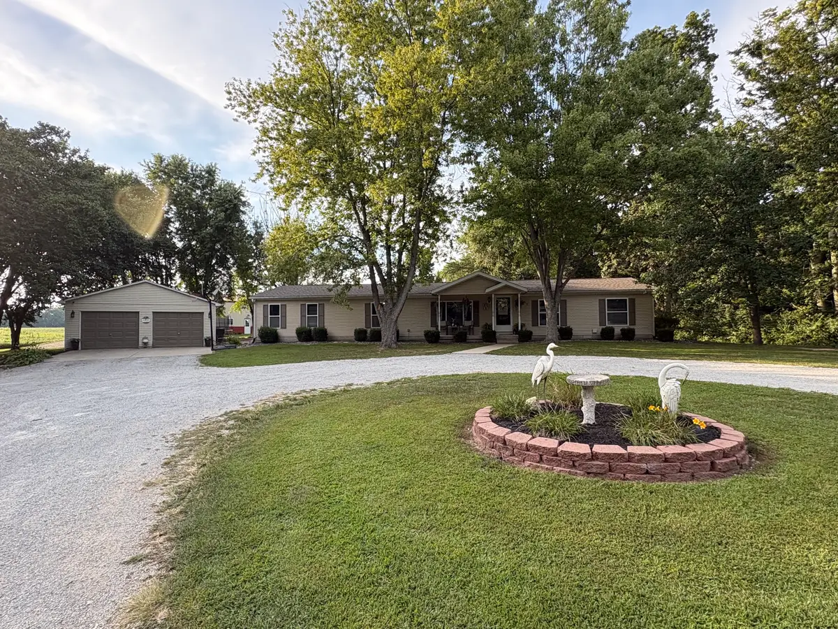 19239 N State Highway 32, Shumway, IL 62461 - #1
