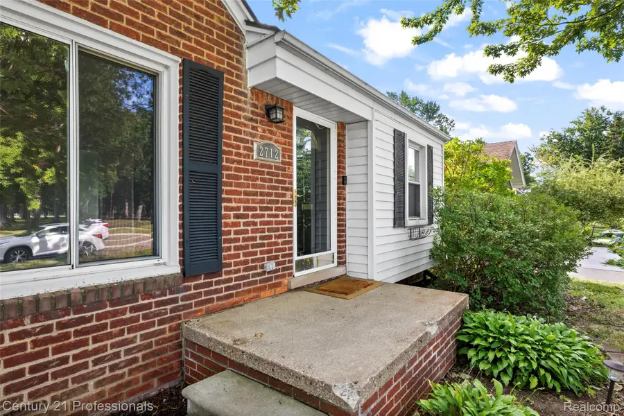 2712 N Vermont Avenue, Royal Oak, MI 48073 - #3