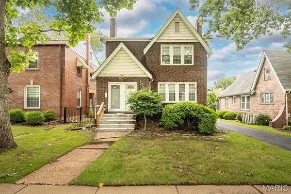 1102 Edward Terrace, St Louis, MO 63117